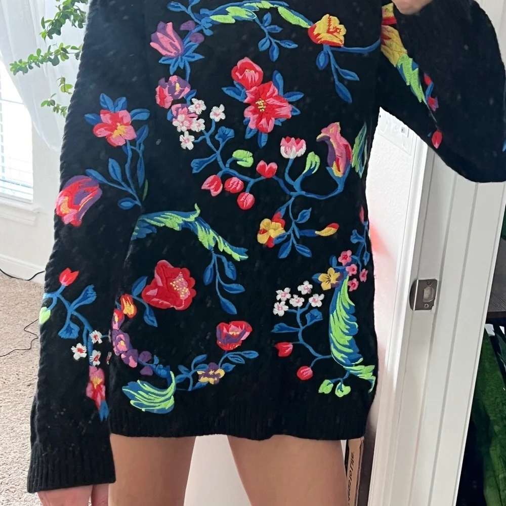 Black Floral Crew & Scoop Necks Sweater - Picture 5 of 5